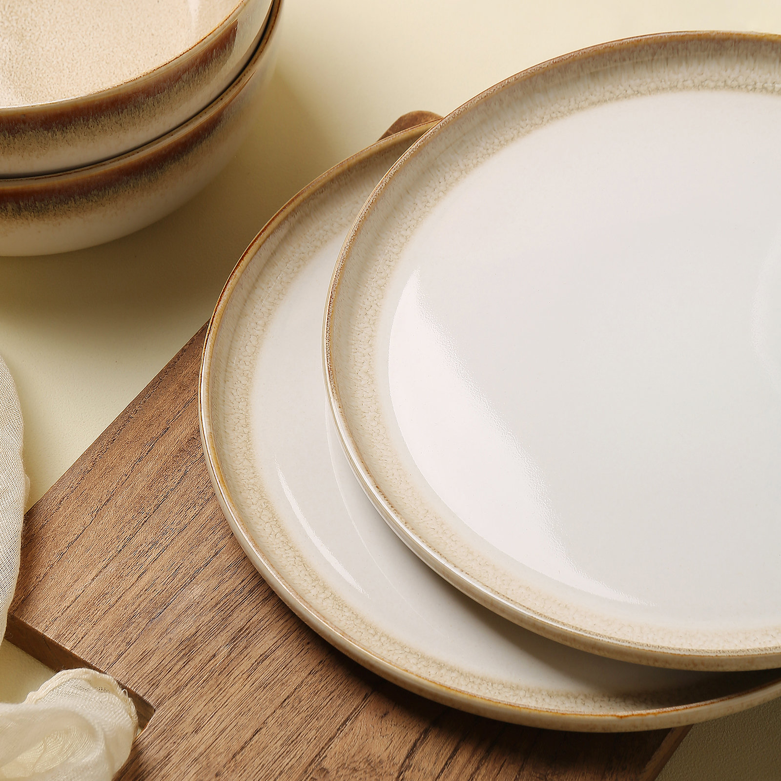Stoneware Dinnerware Set - Service for 4, Yellow