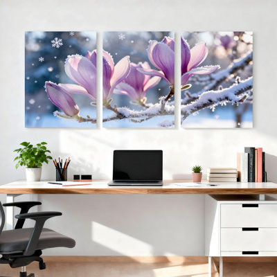 Mauve magnolia en fleurs dans la neige, hiver, art floral sur toile tendue, ensemble de 3