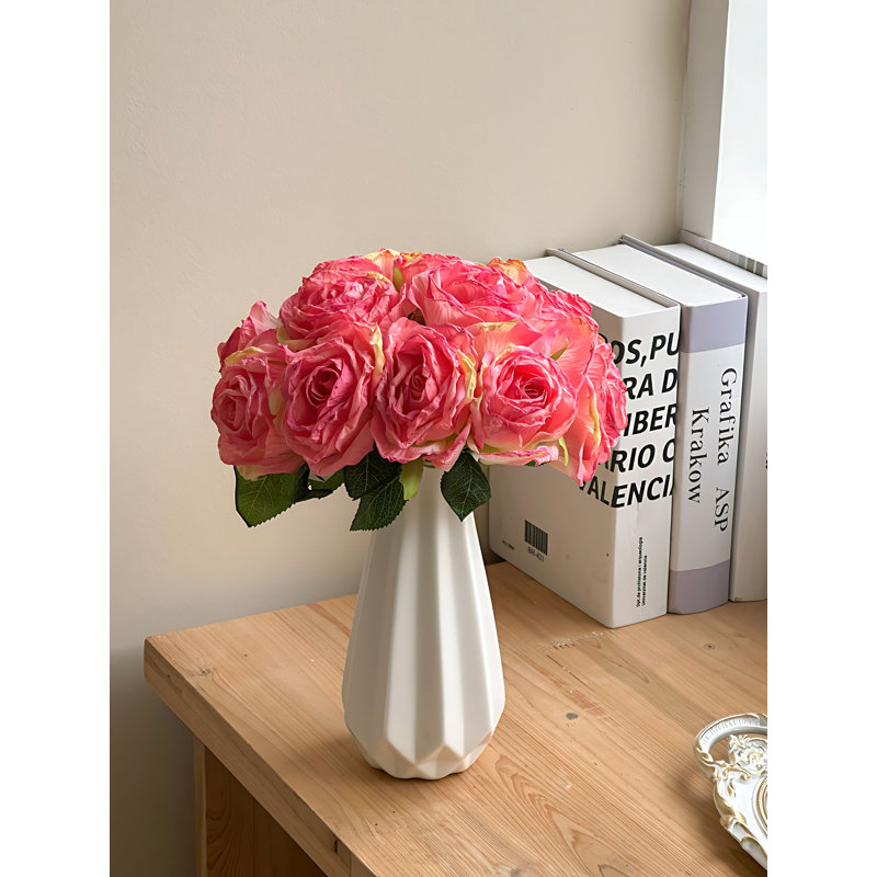 Bouquet de fleurs roses dans un vase, Rouge