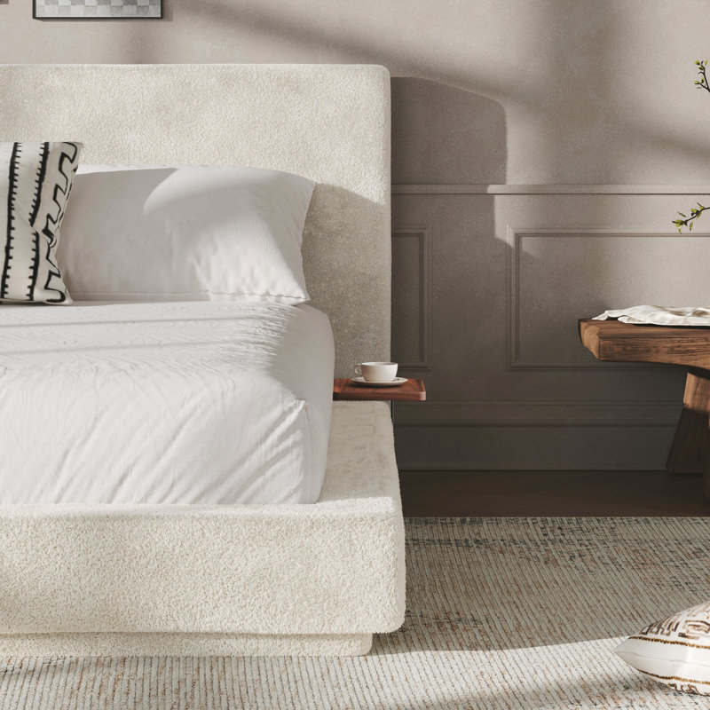 Structure de lit grand AirFrame avec table d'appoint coulissante réglable, effet visuel flottant et coussin éponge rembourré en nuage de 8,7 po, assemblage facile