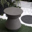 Table de bout de patio en oxyde de magnésium - Faux accents 18,3 po h, H 20,3 po, côté terrasse élégante et fonctionnelle