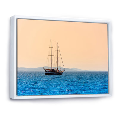 «Lonely Saililier Sails Sea Dawn» - Bateau à voile, art mural