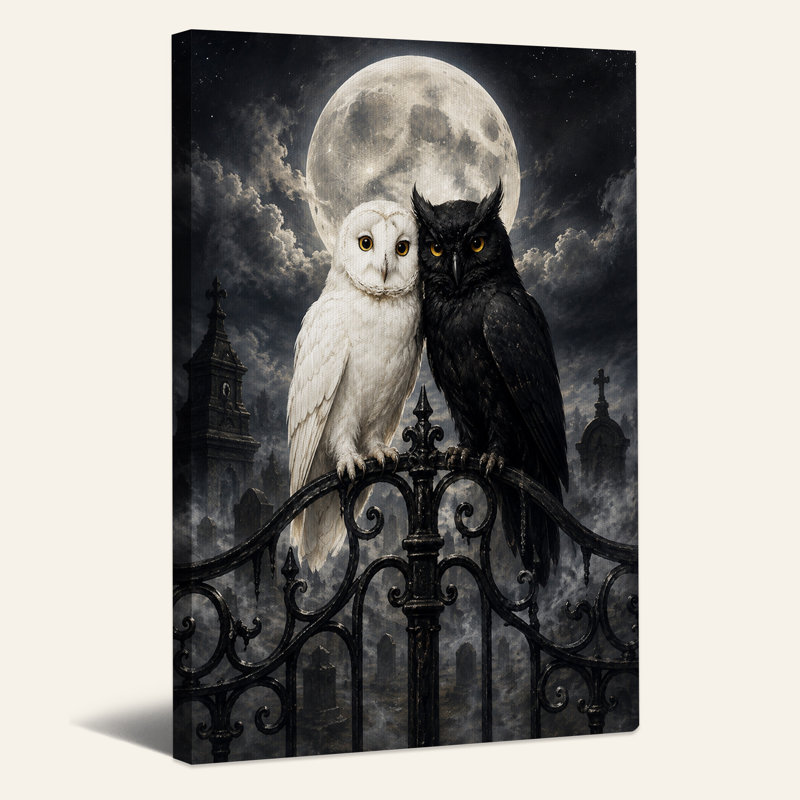 Toile blanche et noire sur une clôture de fer gothique sous Halloween, H 48 po x l 36 po