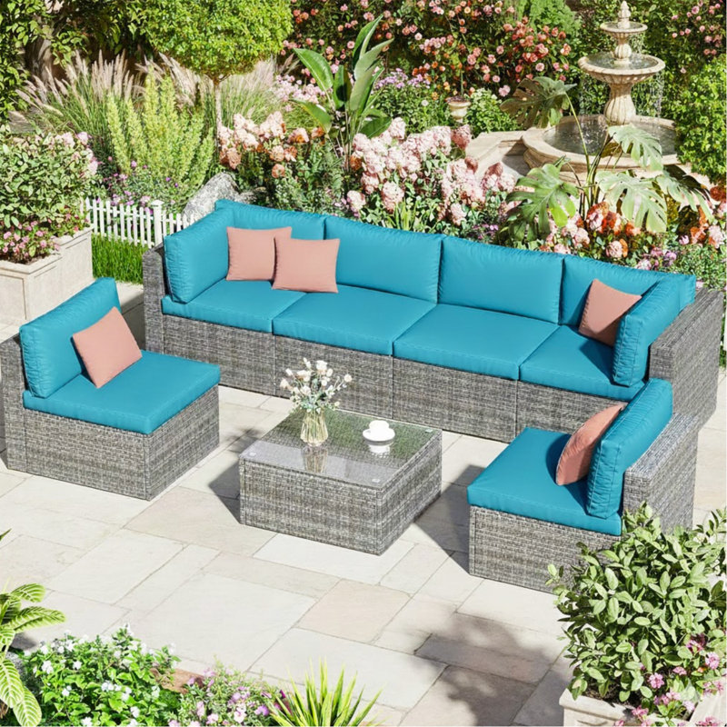 Ensemble de patio 7 pièces en osier gris avec coussins amovibles bleu clair et table basse en verre pour l'extérieur, la piscine et la cour