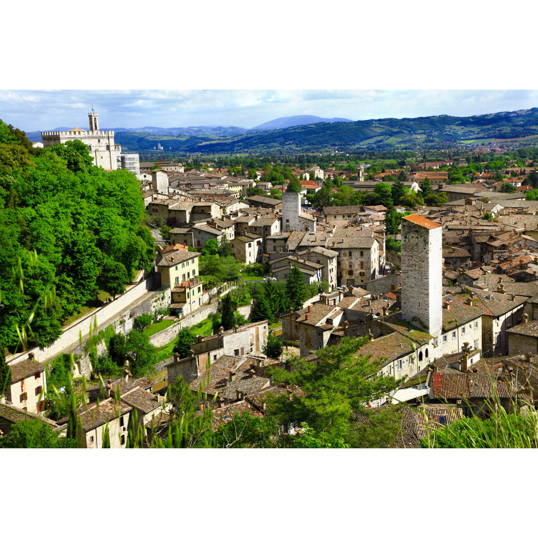 Gubbio von Freeartist - Kunstdrucke auf Leinwand