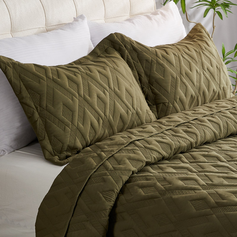 Microfiber Geometric Bedding Reversible Soft Quilt, King Quilt + 2 King Shams, Olive Green