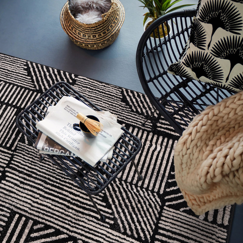 Rambo Geometric Black/Ivory Area Rug, Round 7'10", Black