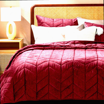 Diamond Luxe Quilt Set - Queen Size | Ultra Soft Lightweight Comforter | Matele Oversized Bedspread Coverlet for Winter | 3-Piece Set with 2 Shams | Burgundy, 92"x96"
