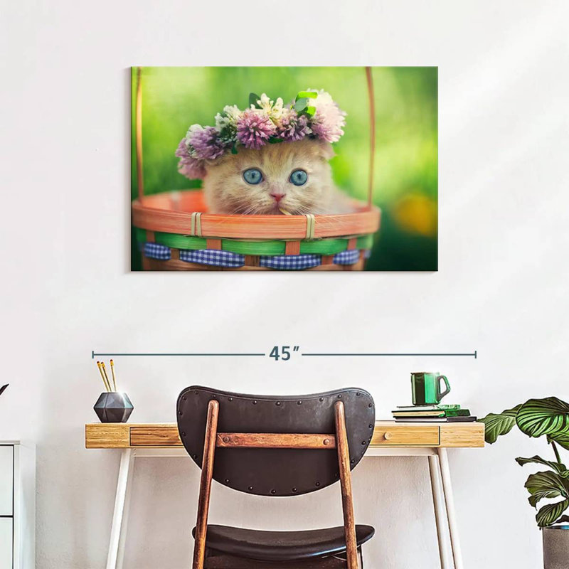Brampt Garland Cat, 24" H x 36" W