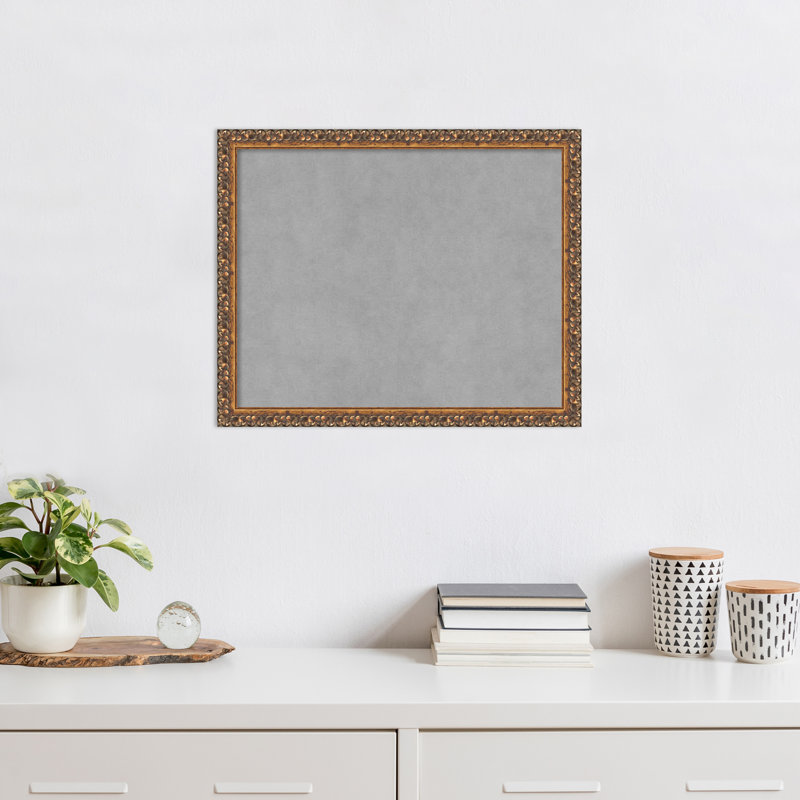 Tableau magnétique encadré bronze antique, H 18 po x l 22 po