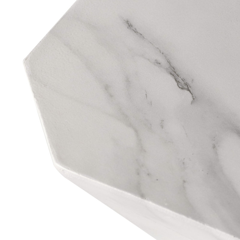 Table de bout Chlora Modern Fiberstone avec motif géométrique en forme de sablier, Marbre blanc