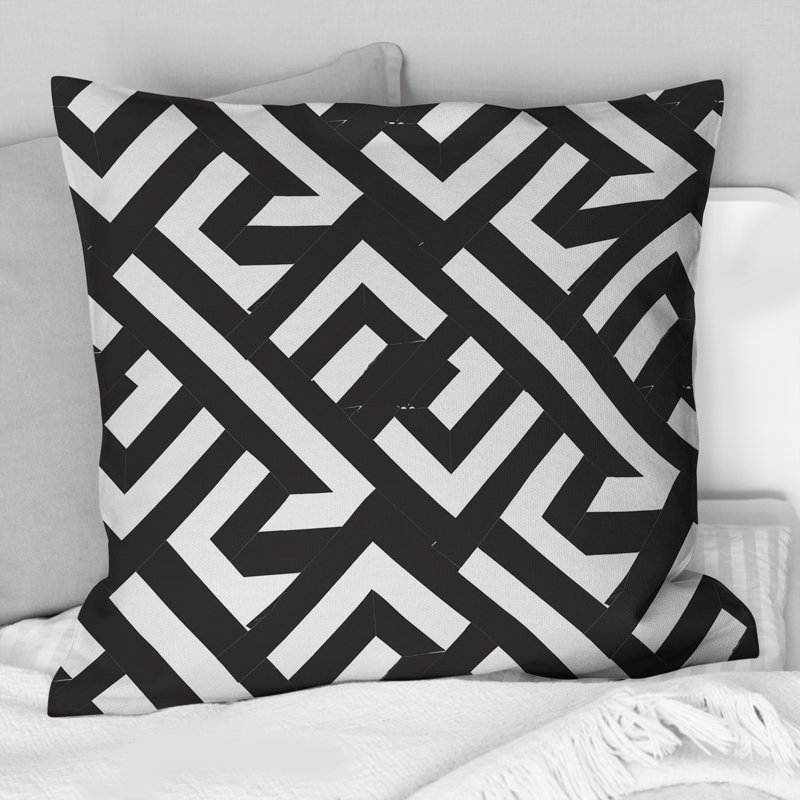 Coussin décoratif moderne noir et blanc à motif de triangles III, H 16 po x l 16 po