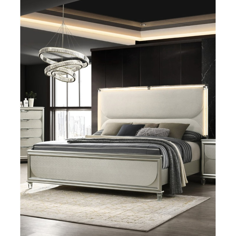 Cadre de lit tapissier en tissu argenté pour grand lit, look contemporain, tête de lit à DEL, panneaux et structure de lit grand format en bois, style, tissu, panneau, ambiance de chambre d'ingénierie en bois d'hévéa massif