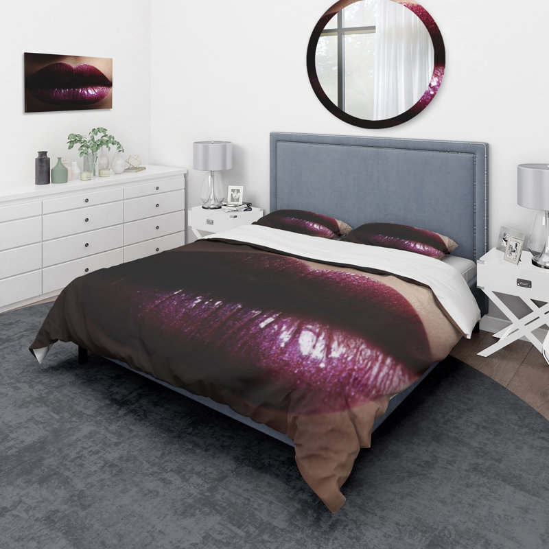 Gros plan sur des lèvres dodues féminines avec des paillettes - ensemble de housse de couette moderne - microfibre de polyester