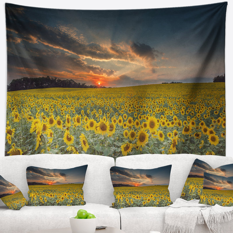 Mélange de tournesol en polyester avec tapisserie ciel en nuage avec accessoires suspendus inclus, H 78 po x l 92 po