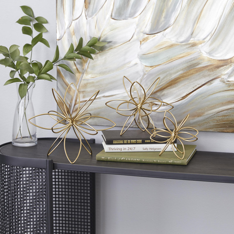 CosmoLiving par Cosmopolitan, ensemble de 3 sculptures florales faites à la main en métal doré
