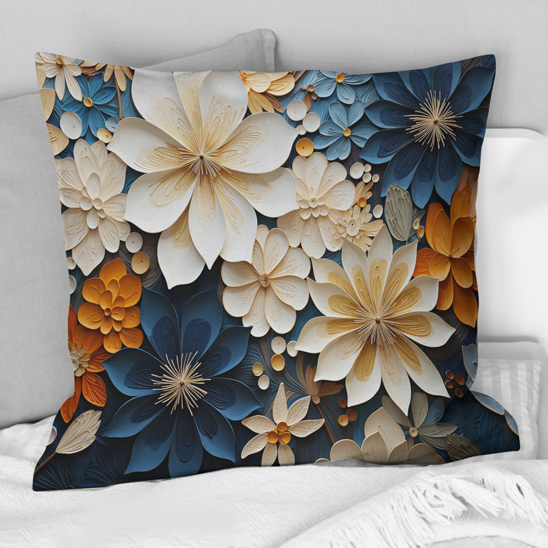 Coussin décoratif blanc à motif de pétales bleus - Abstract Botanicals