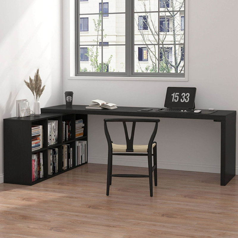 Bureau simple en L en bois massif noir avec bibliothèque intégrée, H 29,53 po x l 55,12 po x P 54,33 po