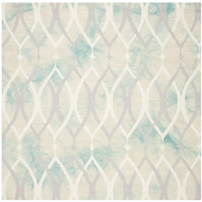 Tapis vert / ivoire touffeté à la main à motif géométrique Amekia