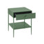 Table de chevet Chalamet Vintage en métal vert avec tiroir, tablette inférieure et pattes effilées