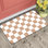 Paillasson de porte d'entrée, paillasson à carreaux brun clair et blanc avec entrée extérieure, tapis antidérapant à profil bas absorbant et facile à nettoyer pour le porche d'entrée de patio 16 x 24 po