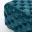 Bouton en velours bleu sarcelle pour un chic espace de vie