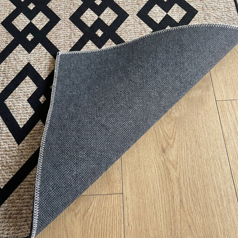 Tapis noir et beige Vaxhide
