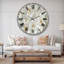 Fleurs blanches pastel pures - Horloge murale traditionnelle-36845804