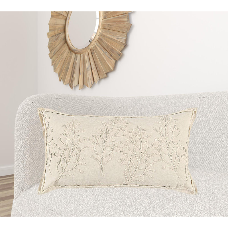 Coussin lombaire beige à motif botanique brodé