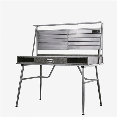 Bureau d'ordinateur moderne moderne avec port USB, un tiroir et deux tablettes avec pieds en métal