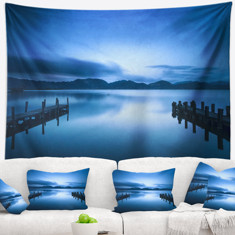 Tapisserie marine et bleu marine, H 78 po x l 92 po