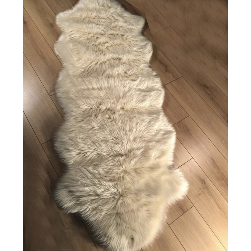 Tapis crème en polyester touffeté à la machine Novividy Natividad, Nouveauté 2 pi 6 po x 6 pi 7 po