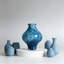 Vase en verre bleu soufflé à la main, vase d'artisan moderne pour la maison et le bureau, pièce maîtresse unique pour table, tablette ou manteau de cheminée
