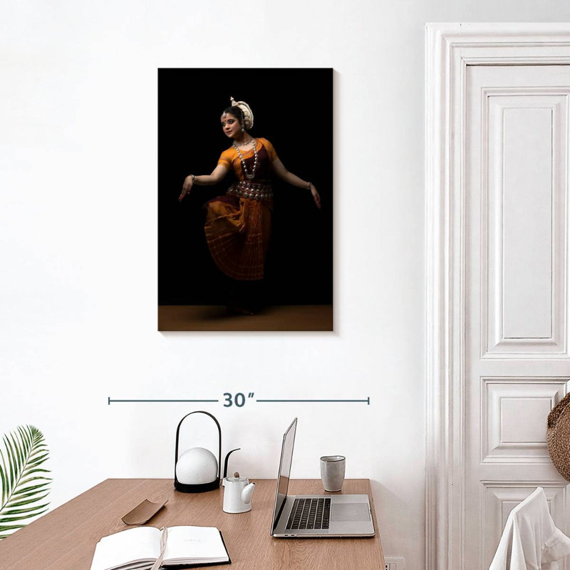 Enn Indian Odissi Dancer, H 30 po x l 20 po