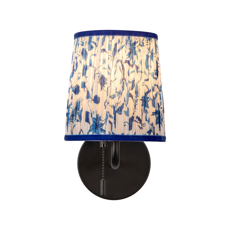 Éclairage pour meuble-lavabo mural noir mat 10 po avec abat-jour en lin plissé bleu Andrewson, Lin bleu, Noir mat