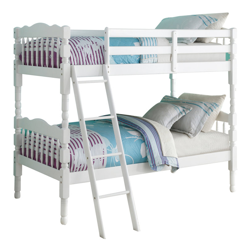 Lit simple superposé au-dessus de la chambre à coucher en blanc, rehausse la disposition de la pièce avec une conception équipée pour une utilisation