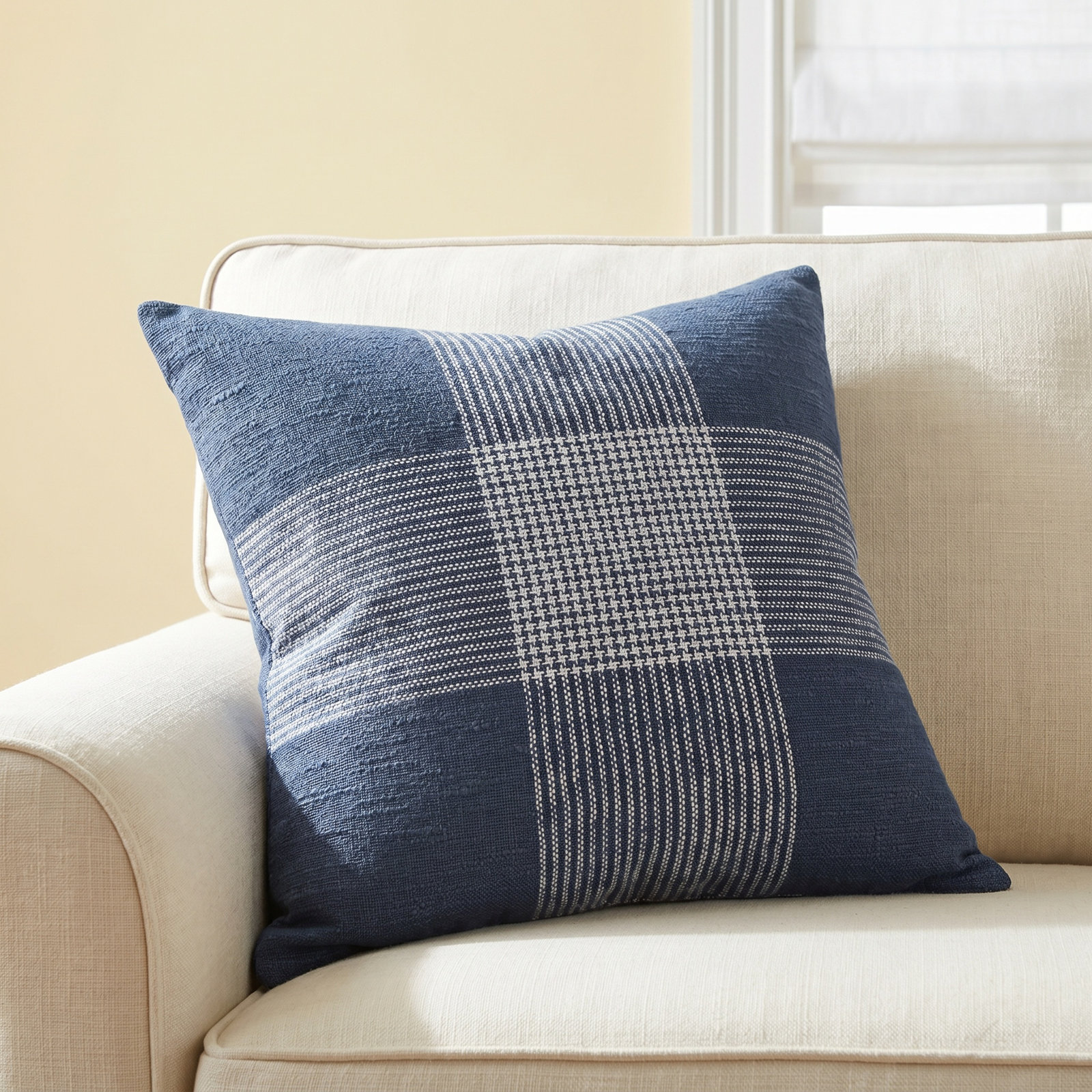 Carwyn 20" x 20" Pillow Cover & Insert, Blue