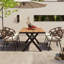 Fabriqué à l'extérieur de façon unique avec des chaises en PE et une table en bois-1794574384