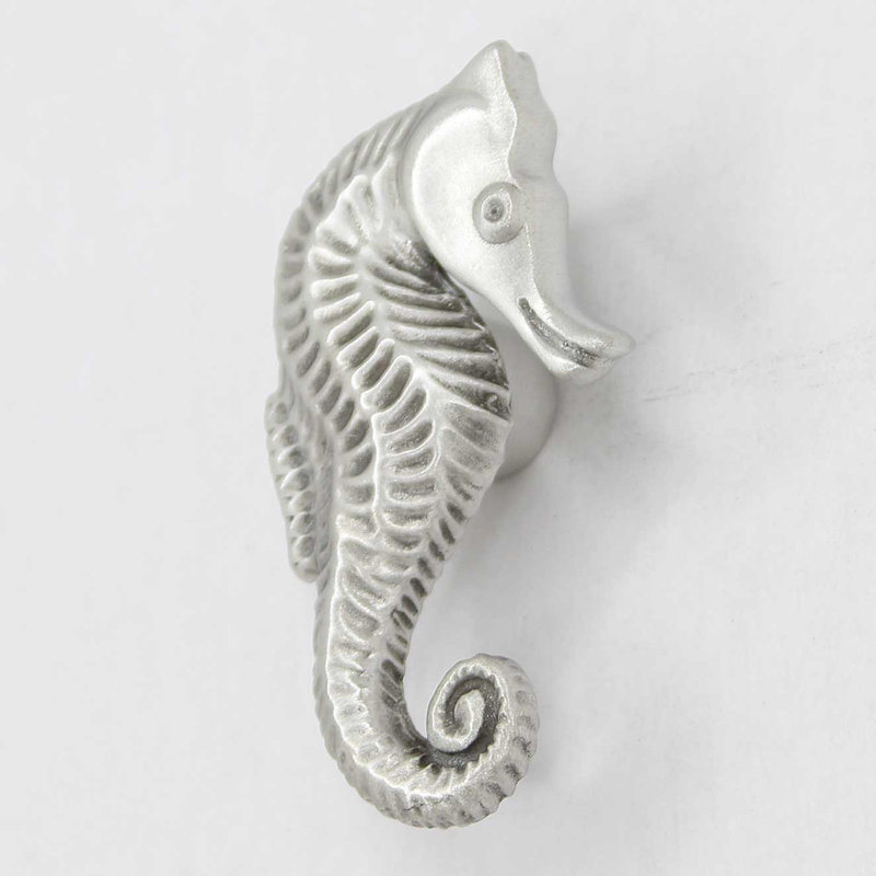 Petit hippocampe faisant face à la droite, Nickel brossé, H 3,75 po x l 2,25 po