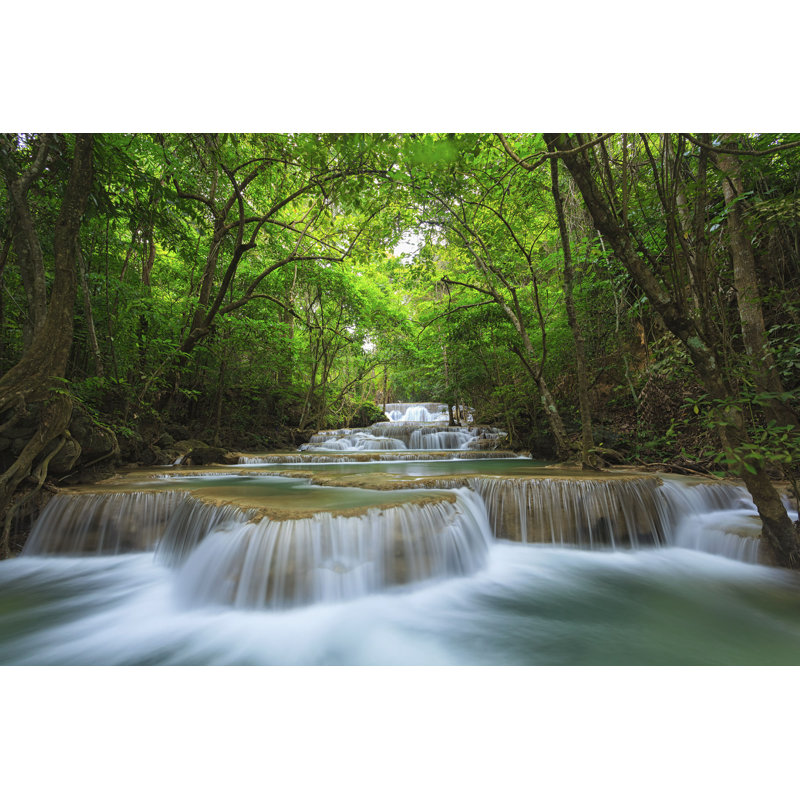 Cascade dans la forêt nationale - Photographie sur toile tendue, H 24 po x l 36 po