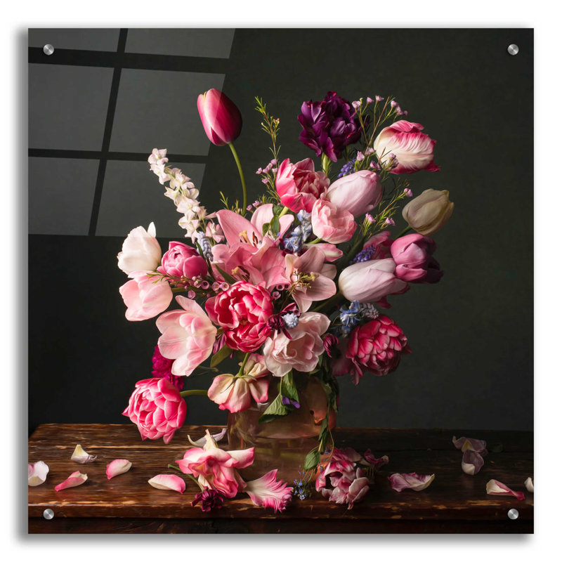 «Spring Glory Tulips» par Leah McLean - impression sans cadre, H 24 po x l 24 po x P 0,2 po
