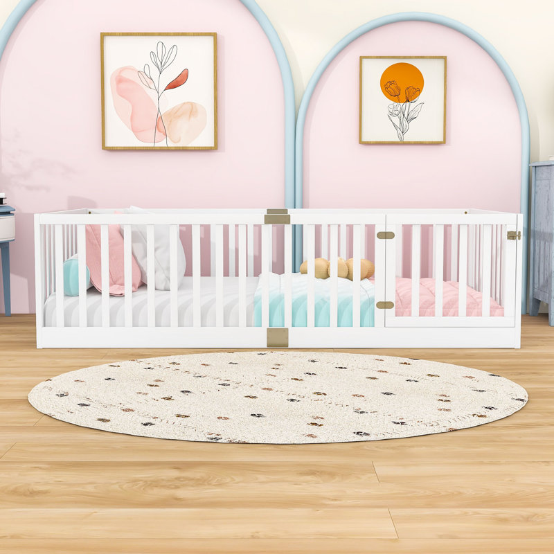 Lit sur pied de style Montessori avec garde-corps et porte battante, Twin, White