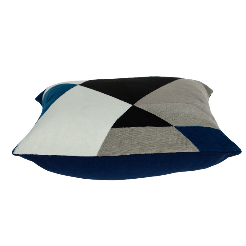Coussin décoratif à motif géométrique brodé gris Hexa 20 "x 20" Parkland