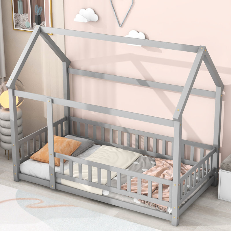Lit simple gris avec toit en bois de pin durable et clôture en bois