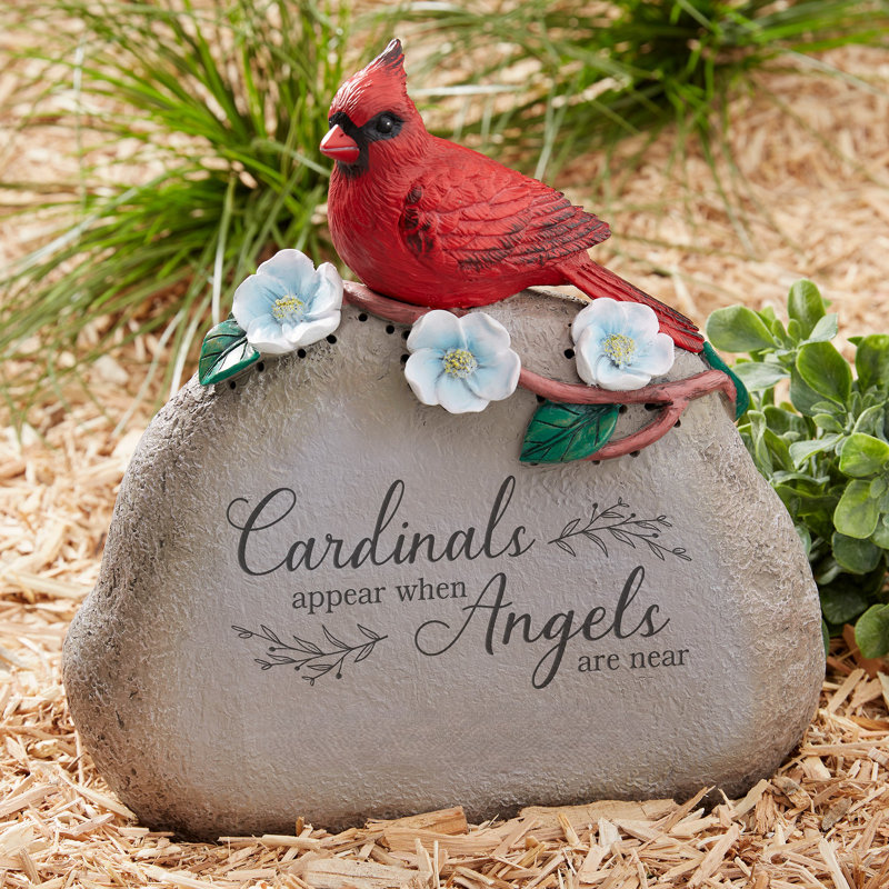 Cardinal pierre de jardin commémorative avec son