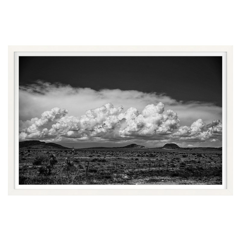 «Fall 2022 Marfa Clouds» encadré sur papier par Jean Cornell, H 30 po x l 45 po, Cadre simple blanc