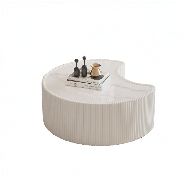Table basse moderne en cuir fritté clair avec dessus en pierre de forme irrégulière pour salon (chaque plateau de table possède un motif gris unique)
