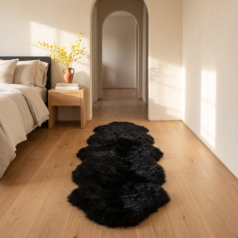 Laurens Handmade Sheepskin Area Rug in Black, Novelty 2' x 5'6"