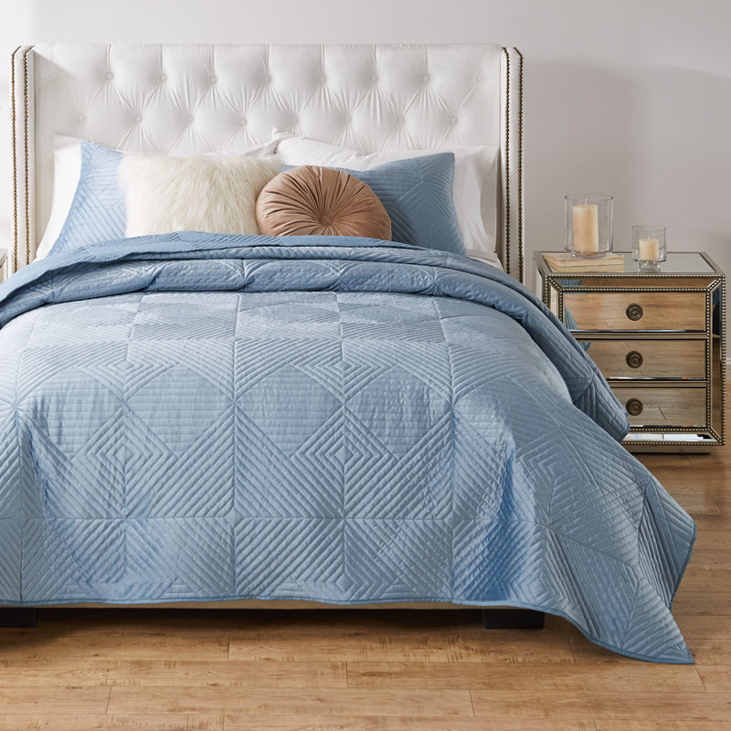 Bann Riviera Velvet Reversible Quilt Set, Twin Quilt + 1 Standard Sham, Spa Blue Geometric Shapes