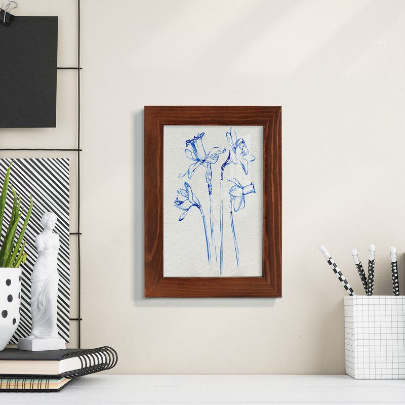 Inky Daffodils II - Impression encadrée avec verre, L 5 po x H 7 po x P 1 po, Cadre châtaignier